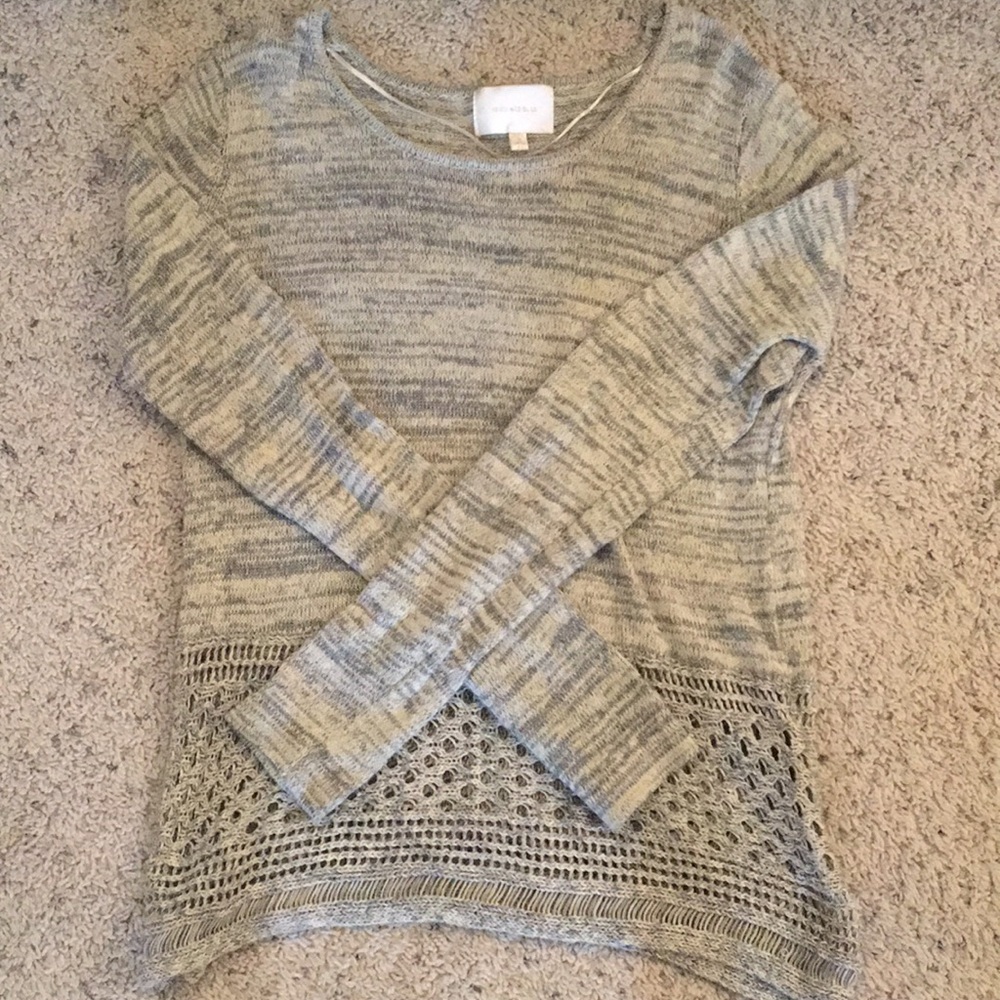 Skies Are Blue size medium sweater